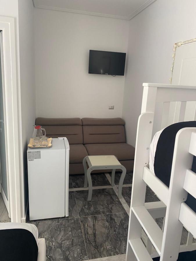 Vila Sinani Sarande Bagian luar foto