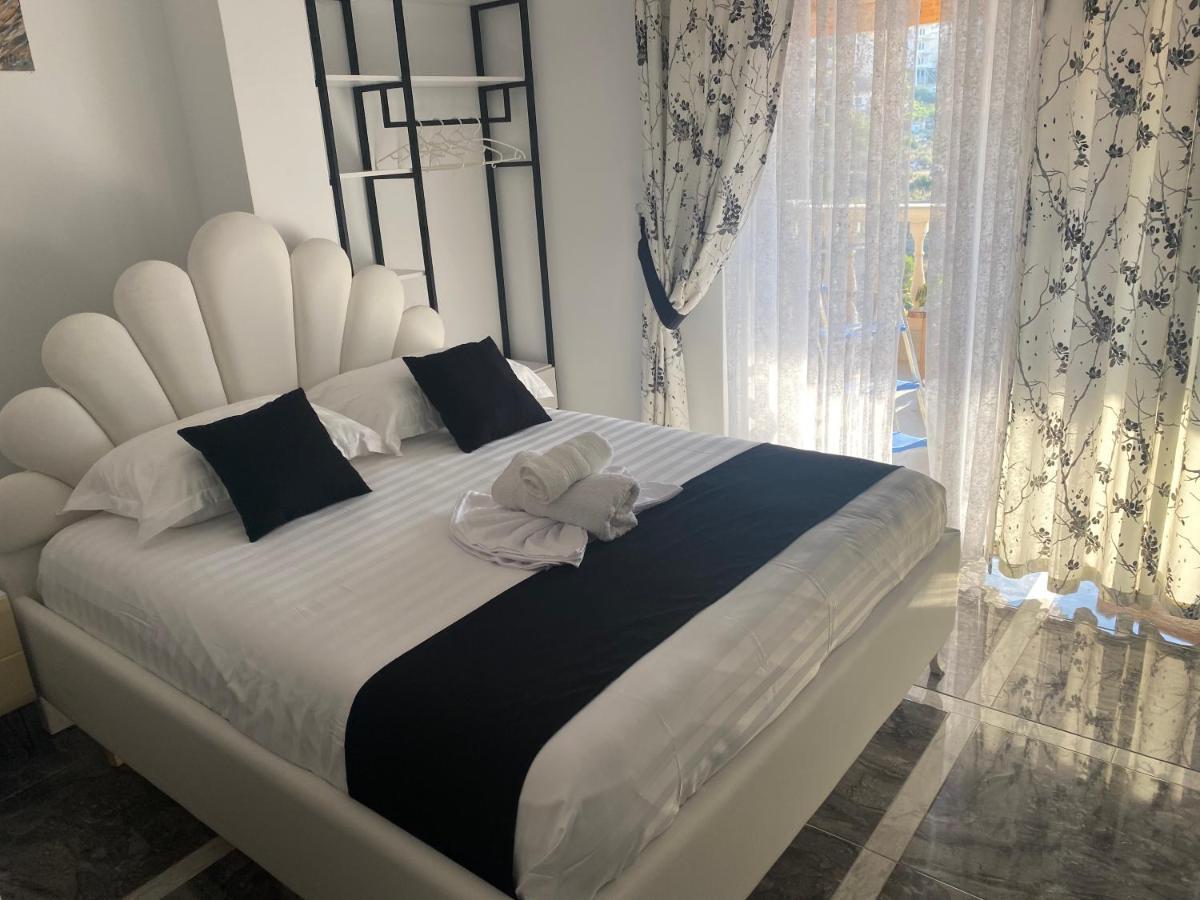 Vila Sinani Sarande Bagian luar foto