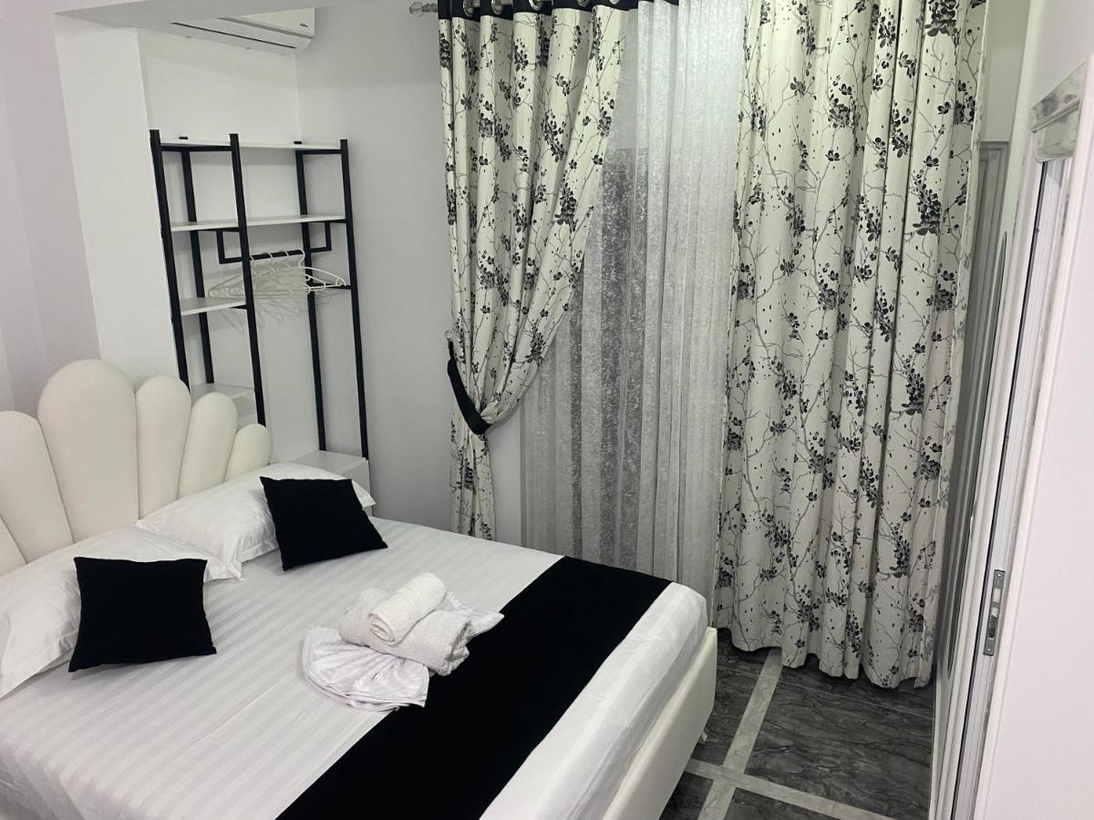 Vila Sinani Sarande Bagian luar foto