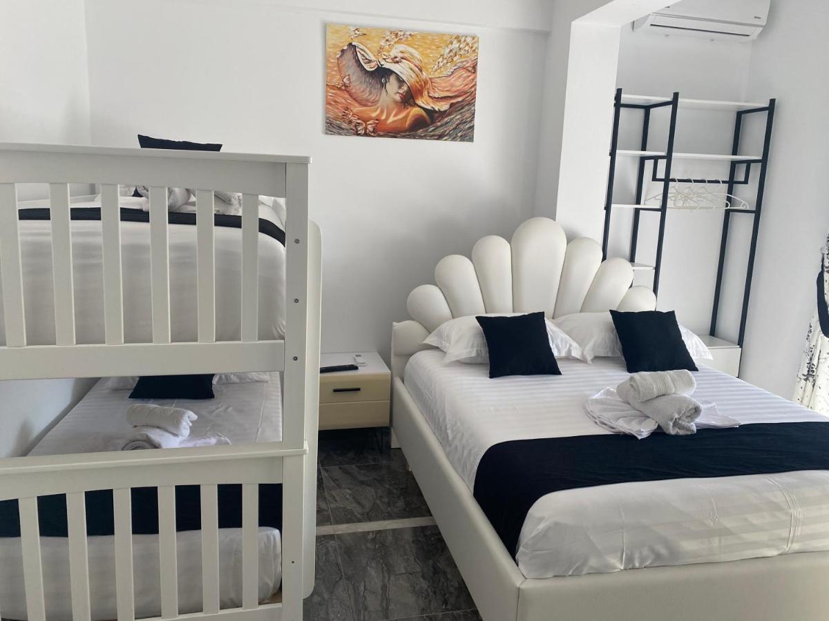 Vila Sinani Sarande Bagian luar foto