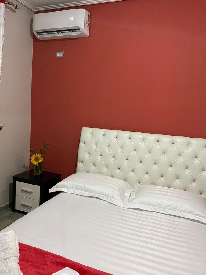 Vila Sinani Sarande Bagian luar foto