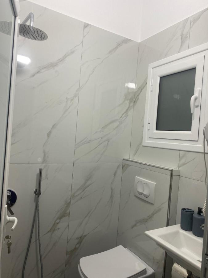 Vila Sinani Sarande Bagian luar foto