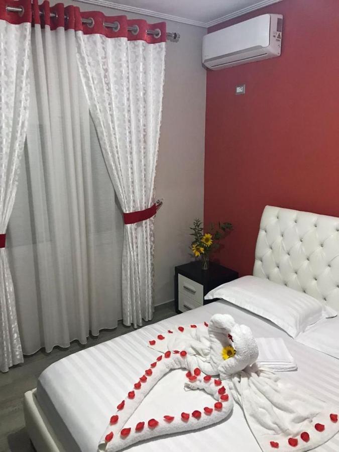 Vila Sinani Sarande Bagian luar foto