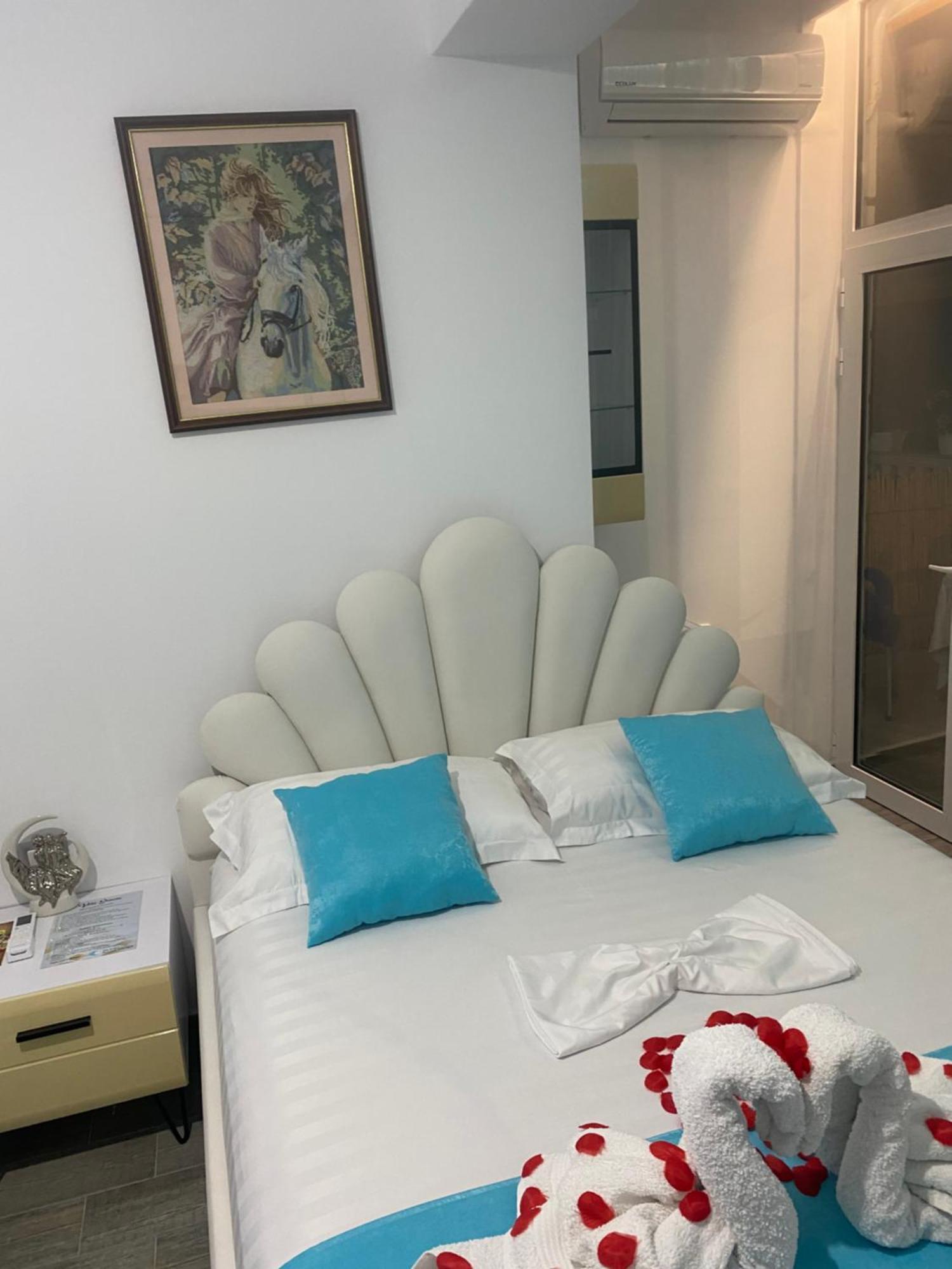 Vila Sinani Sarande Bagian luar foto