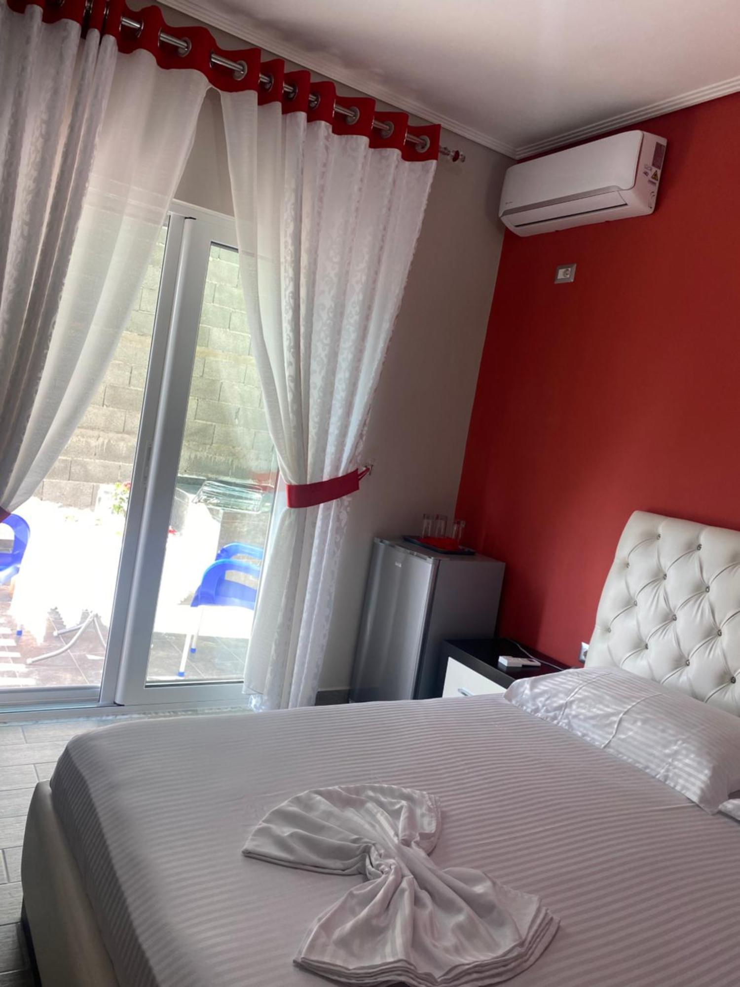 Vila Sinani Sarande Bagian luar foto